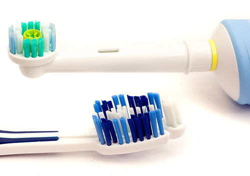 electric-or-manual-toothbrush_2118807.jpg