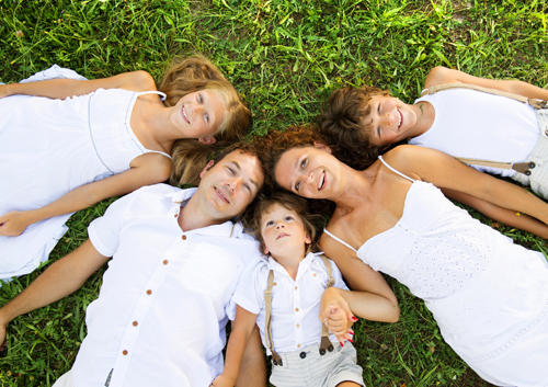 family-on-grass_32641958.jpg